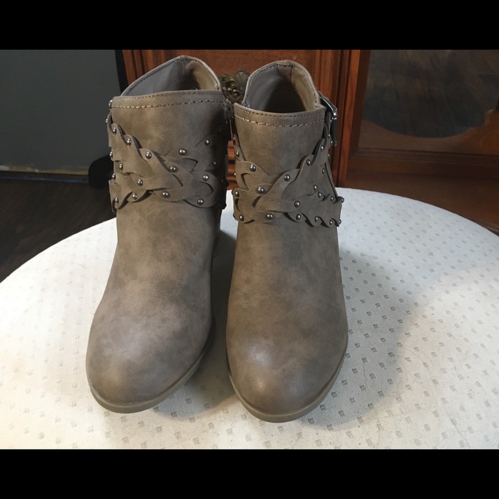Boots - Picture 2 of 4